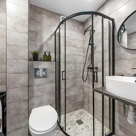 Апартаменти Bright, Cozy 5 Min Walk To Old Town Вільнюс