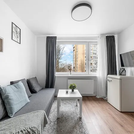 Апартаменти Bright, Cozy 5 Min Walk To Old Town *