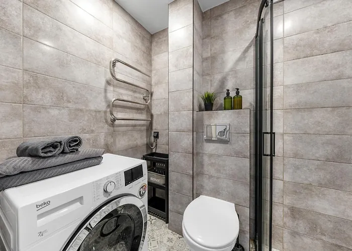 Bright, Cozy 5 Min Walk To Old Town Apartment *