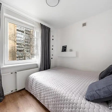 Bright, Cozy 5 Min Walk To Old Town