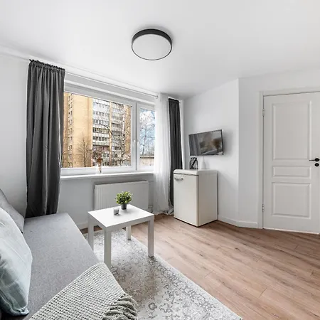 Daire Bright, Cozy 5 Min Walk To Old Town *