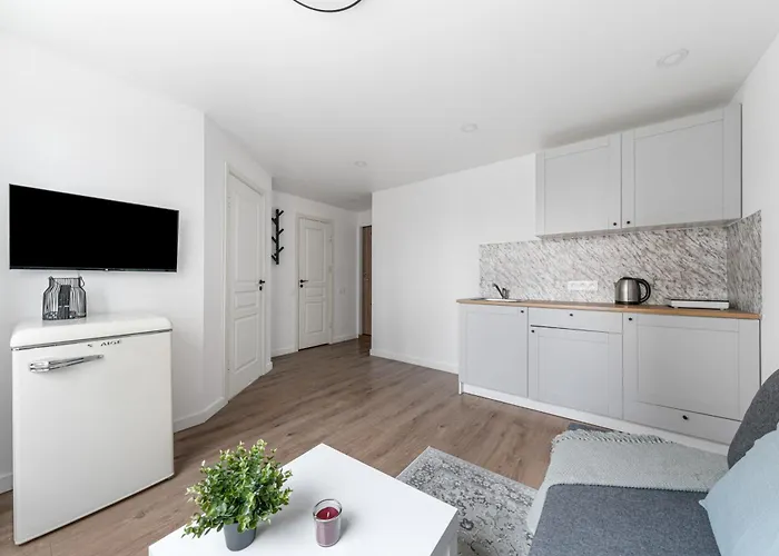 Daire Bright, Cozy 5 Min Walk To Old Town *