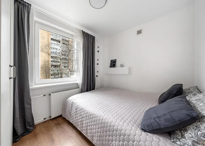 Bright, Cozy 5 Min Walk To Old Town